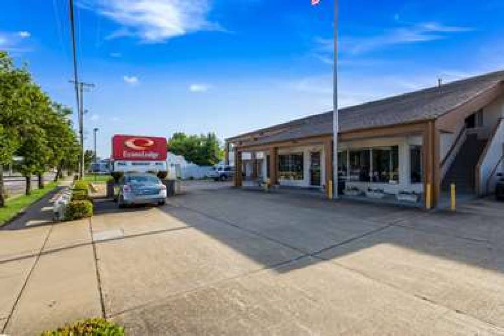 Econo Lodge Little Creek 2