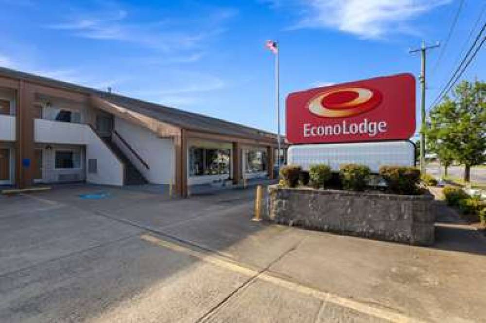 Econo Lodge Little Creek 5