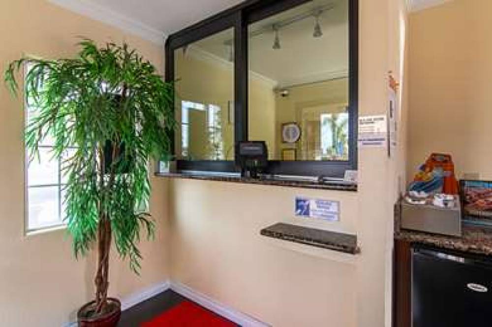 Econo Lodge Long Beach I-405 5
