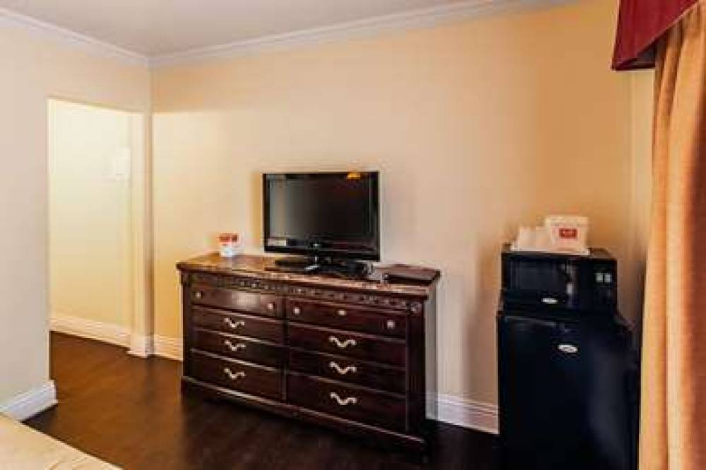 Econo Lodge Long Beach I-405 8