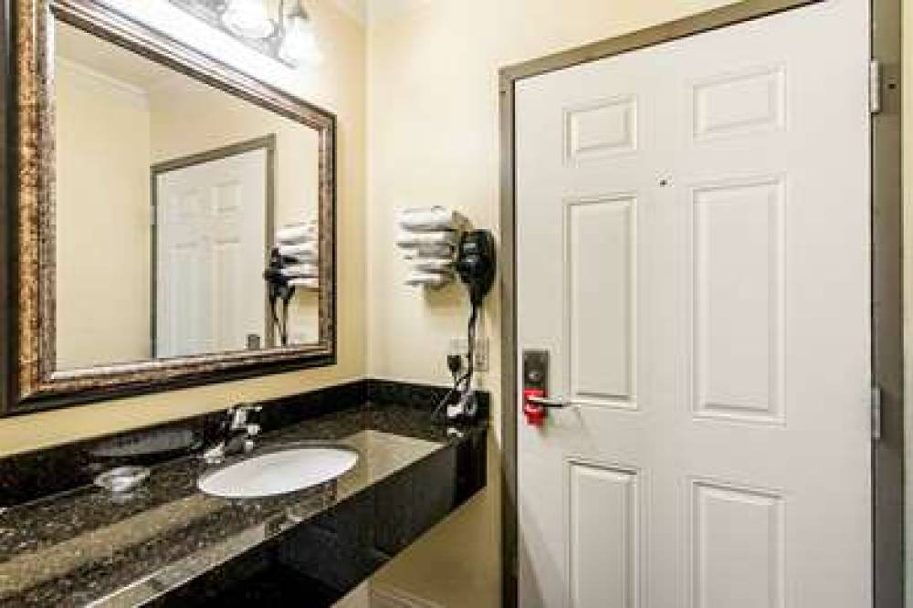 Econo Lodge Long Beach I-405 10