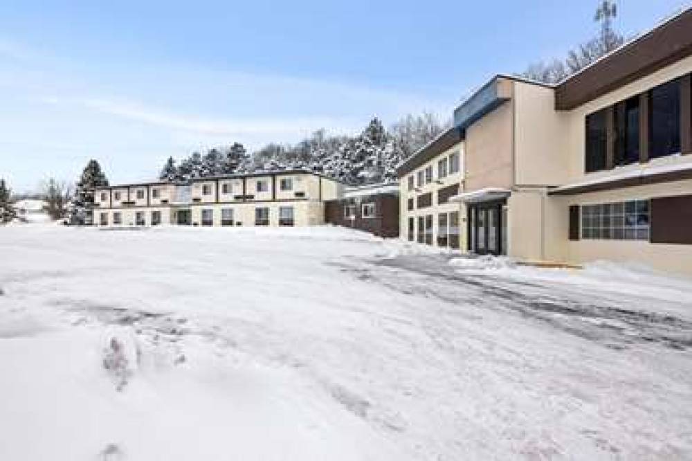 ECONO LODGE MANISTEE 10