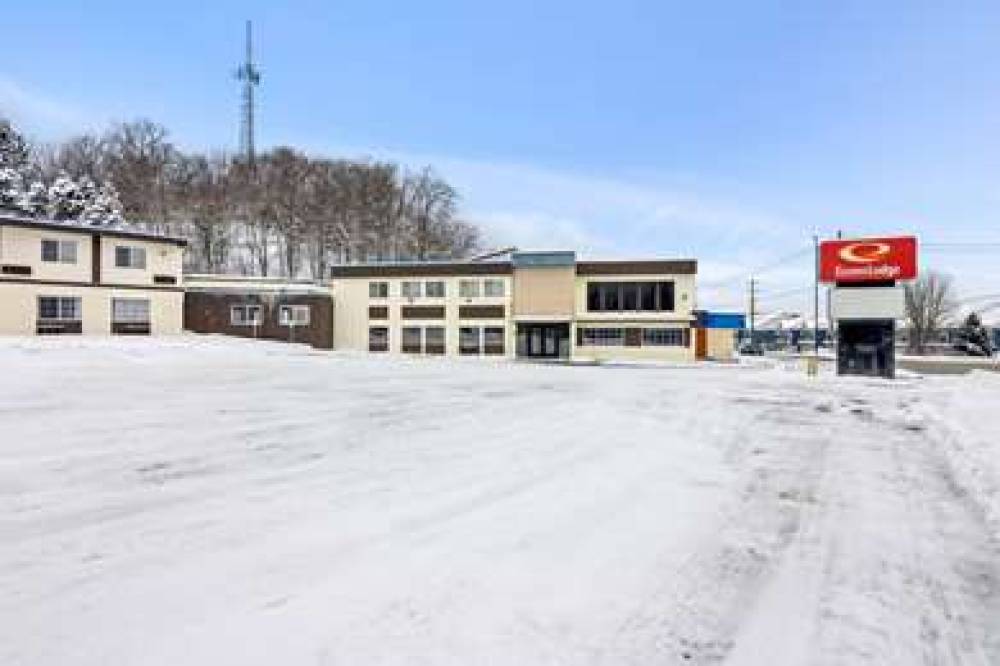 ECONO LODGE MANISTEE 2