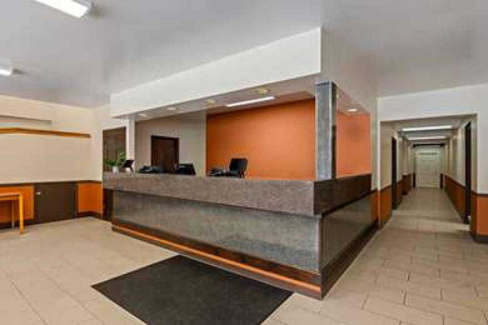 ECONO LODGE MANISTEE 7