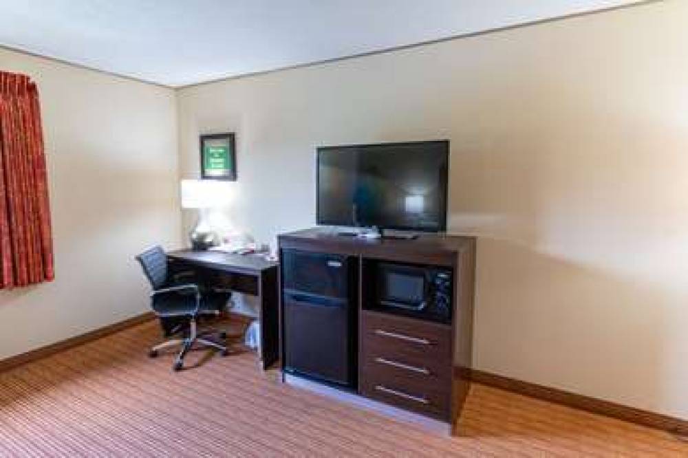 Econo Lodge Massena Hwy 37 8