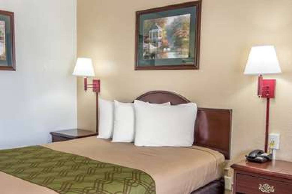 Econo Lodge Midtown 9