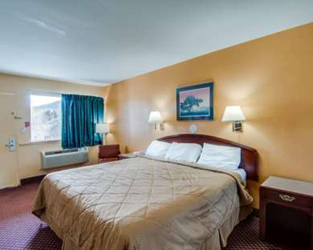 Econo Lodge Near Bluefield College 6