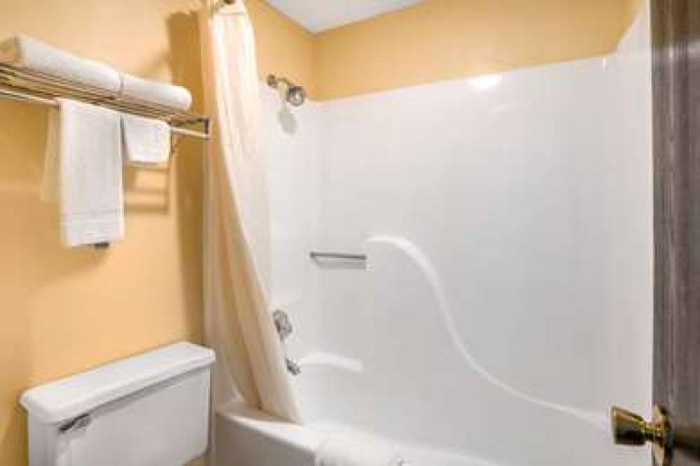 ECONO LODGE NEAR MISSOURI UNIV OF S 9