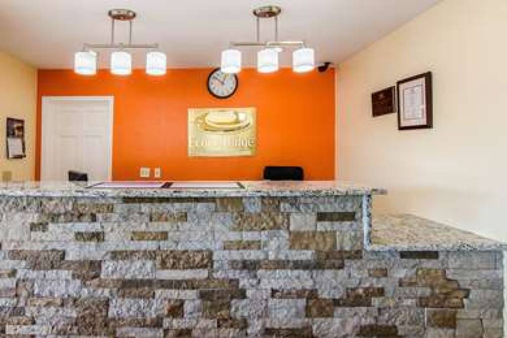 Econo Lodge Near Motor Speedway 3