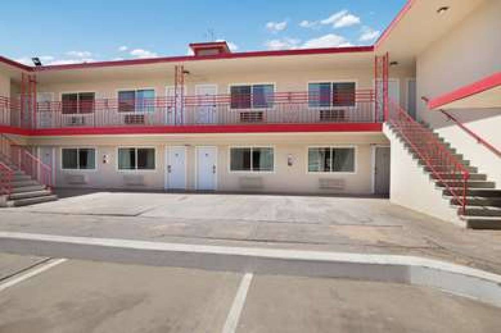 ECONO LODGE NEEDLES 5