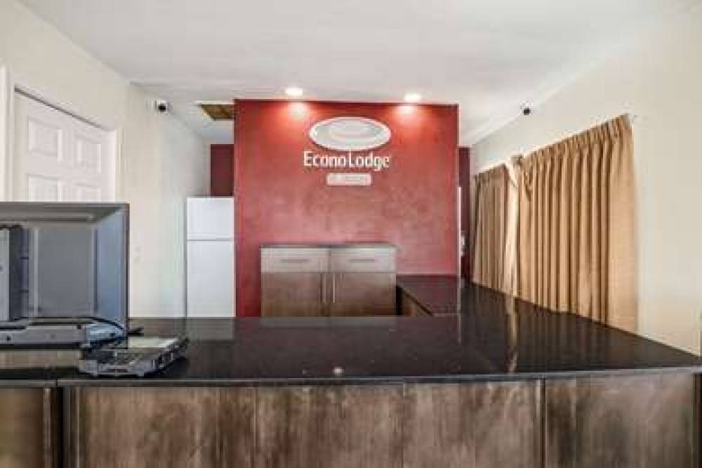 ECONO LODGE NEEDLES 10