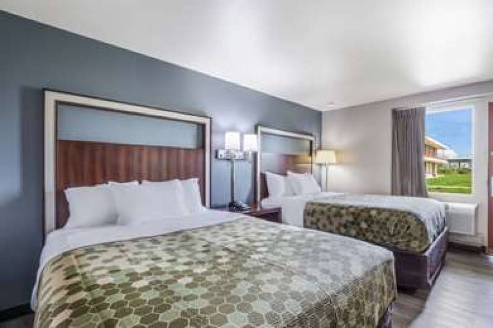ECONO LODGE NEENAH 9