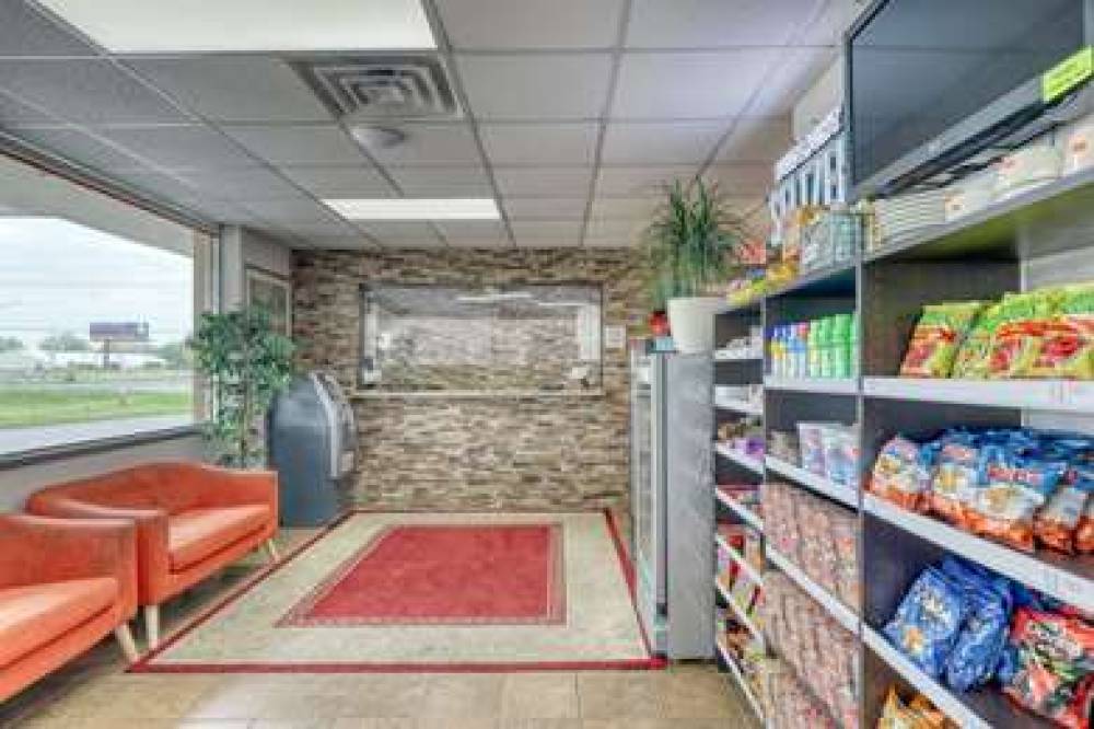 ECONO LODGE NEENAH 5