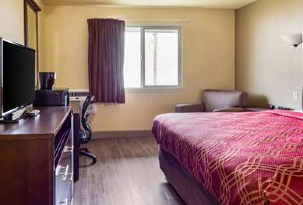 ECONO LODGE NEWPORT 9
