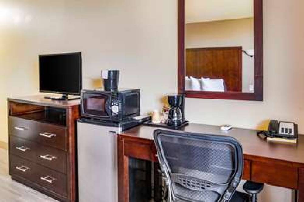 ECONO LODGE NEWPORT 10