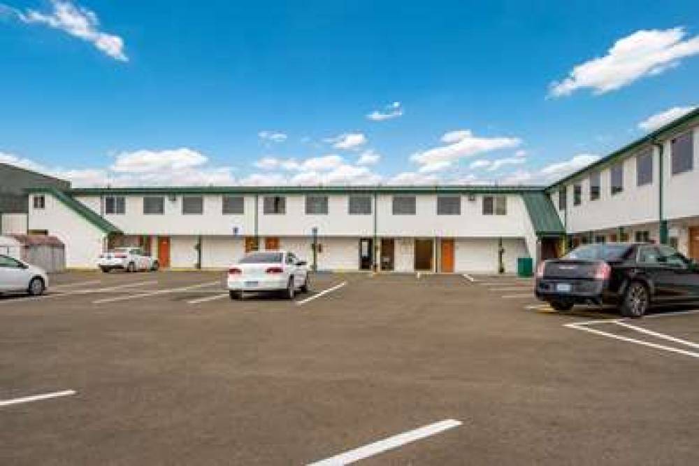 ECONO LODGE NEWPORT 5