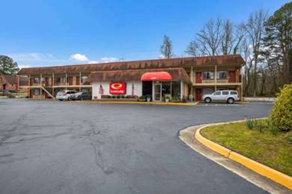 Econo Lodge Parkway/Historic Area 2