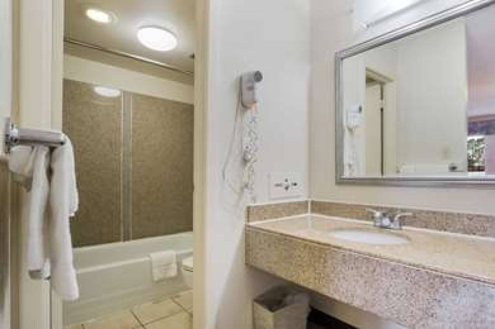 Econo Lodge Parkway/Historic Area 10