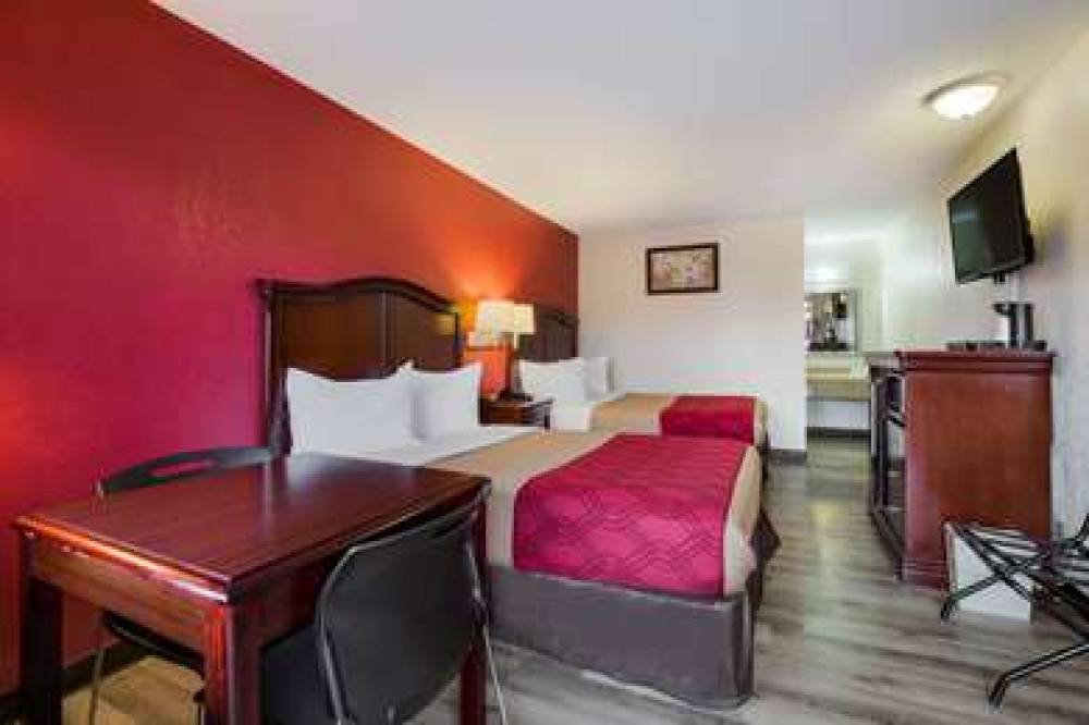 Econo Lodge Parkway/Historic Area 8