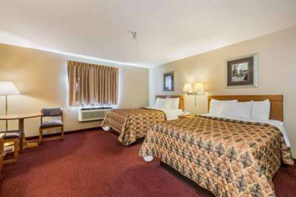 ECONO LODGE RICE LAKE 9