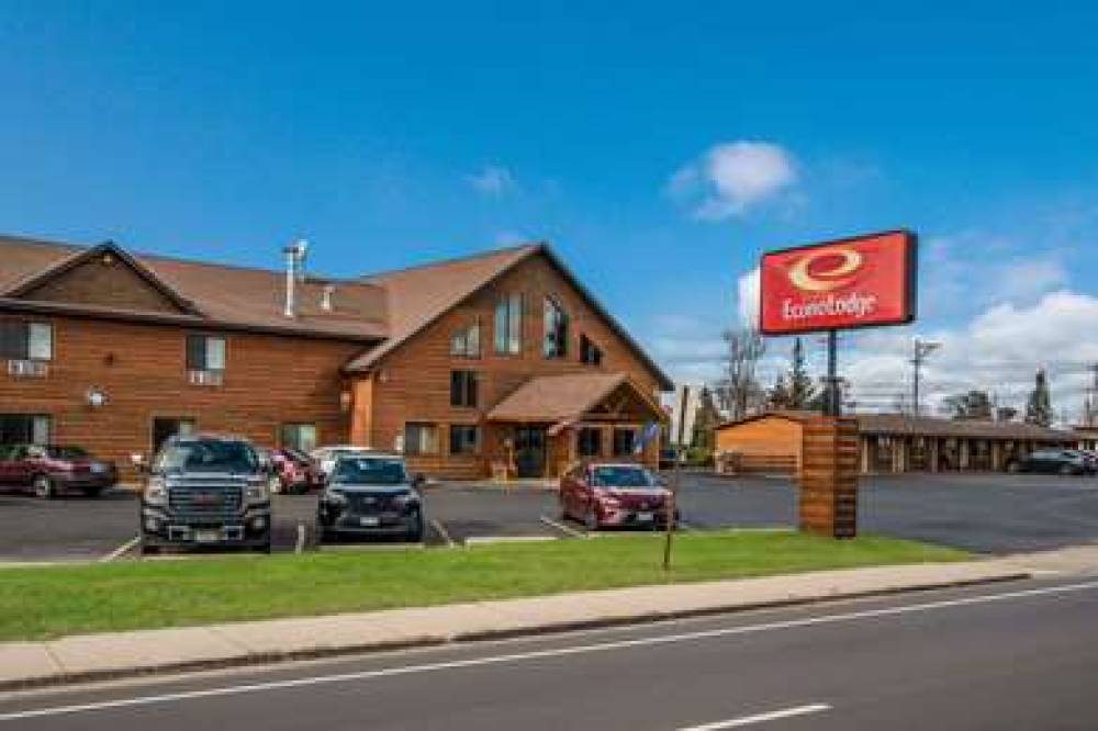 ECONO LODGE RICE LAKE 2