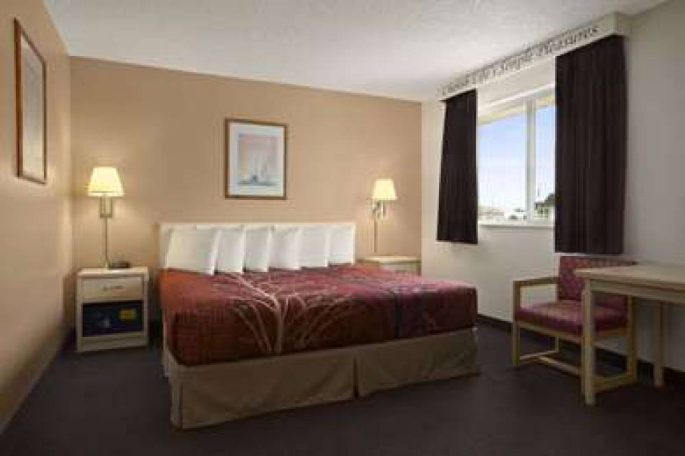 ECONO LODGE SCOTTSBLUFF 4