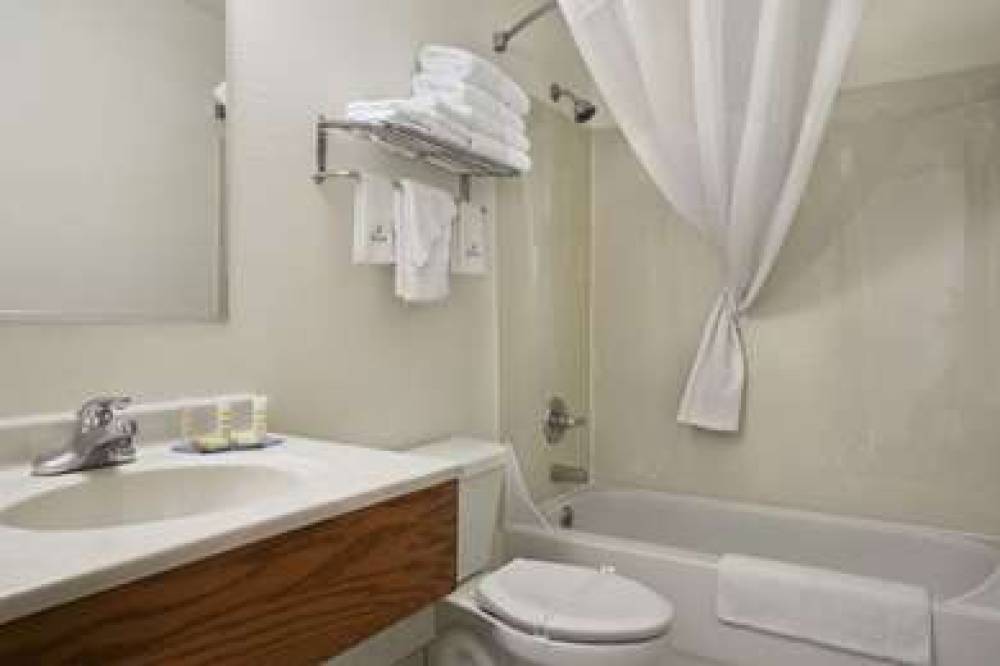 ECONO LODGE SCOTTSBLUFF 8