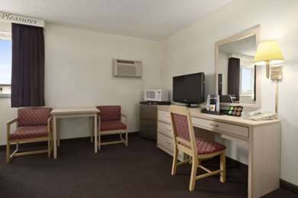 ECONO LODGE SCOTTSBLUFF 6