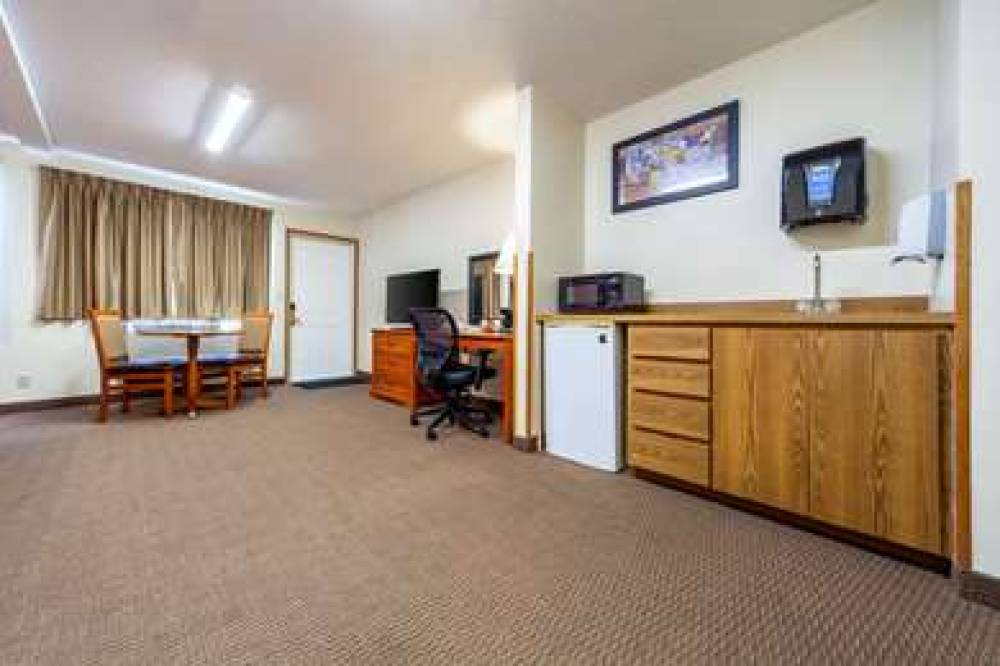 ECONO LODGE SIOUX CENTER 5
