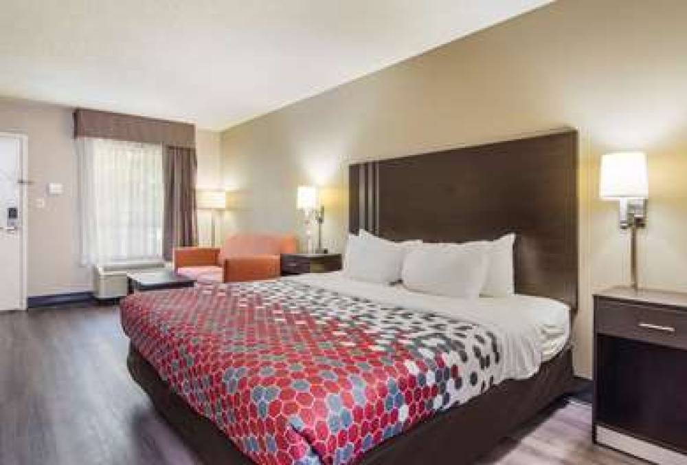 Econo Lodge South 10