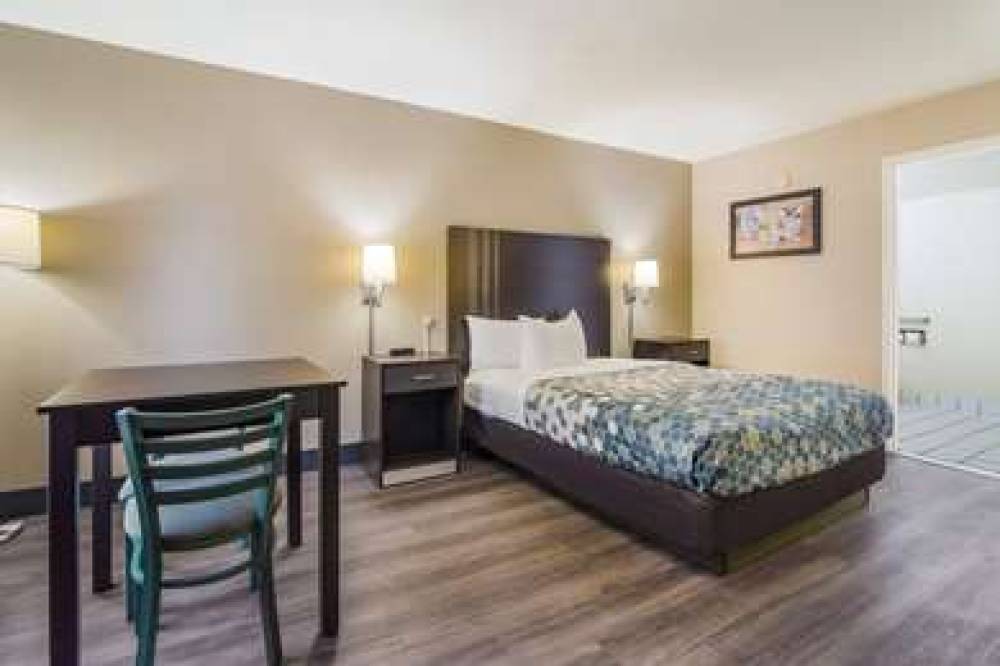 Econo Lodge South 9