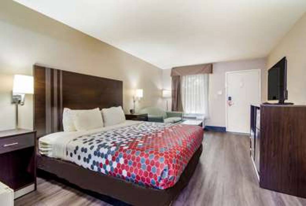 Econo Lodge South 7