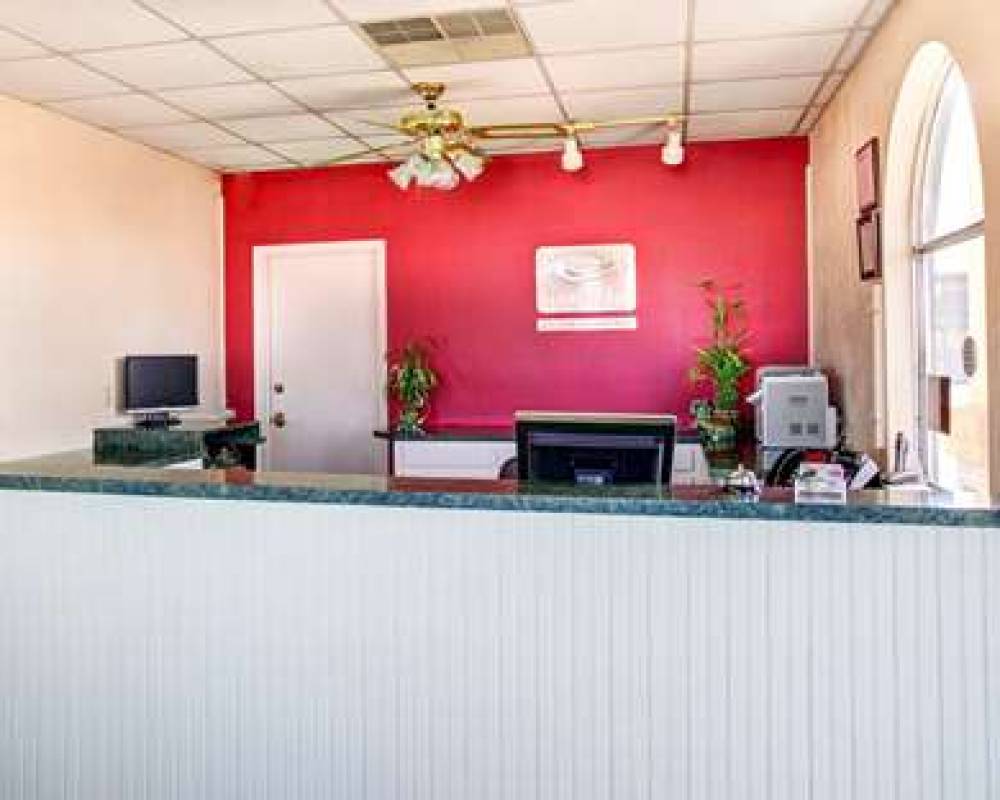 Econo Lodge Temple 6