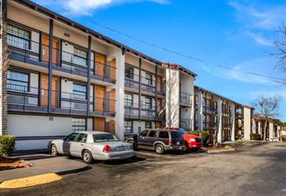 ECONO LODGE TUCKER 3