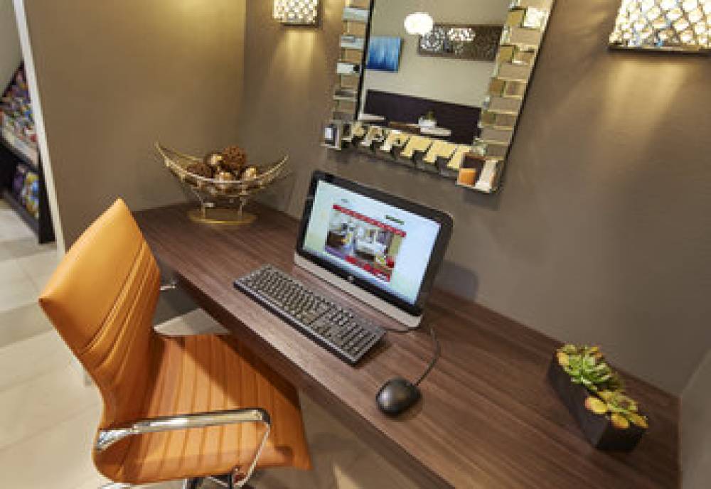 Eden Roc Inn & Suites Anaheim 6