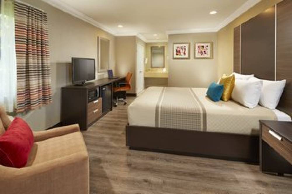 Eden Roc Inn & Suites Anaheim 9
