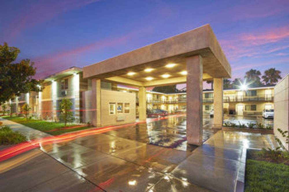 Eden Roc Inn & Suites Anaheim