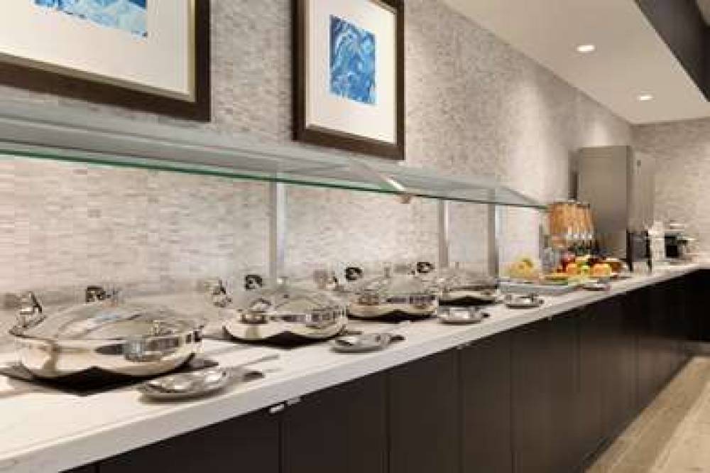 EMBASSY STES BY HILTON TORONTO ARPT 9