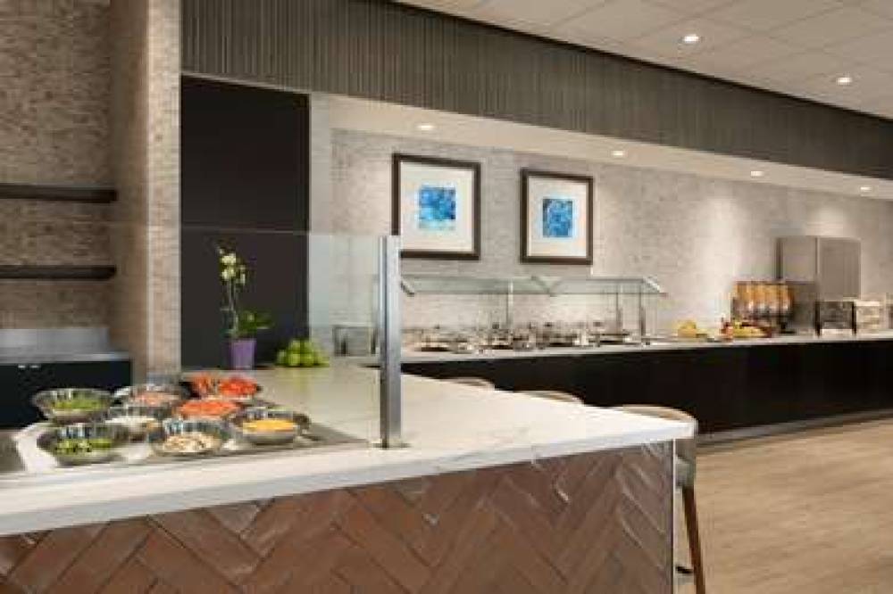 EMBASSY STES BY HILTON TORONTO ARPT 10