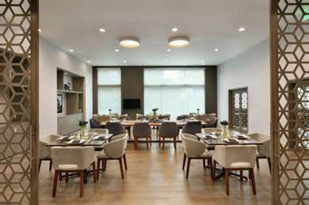 EMBASSY SUITES ATLANTA MIDTOWN 10