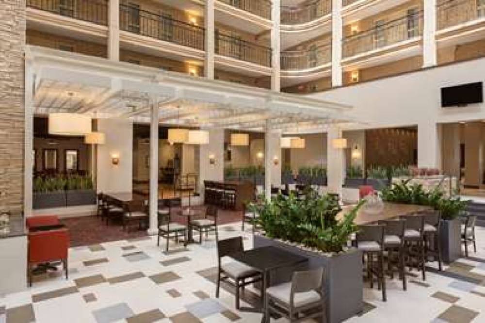Embassy Suites By Hilton Baton Rouge 8