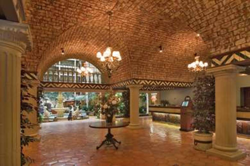 Embassy Suites By Hilton Bloomington/Minneapolis 8