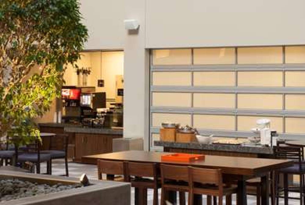Embassy Suites By Hilton Bloomington/Minneapolis 9