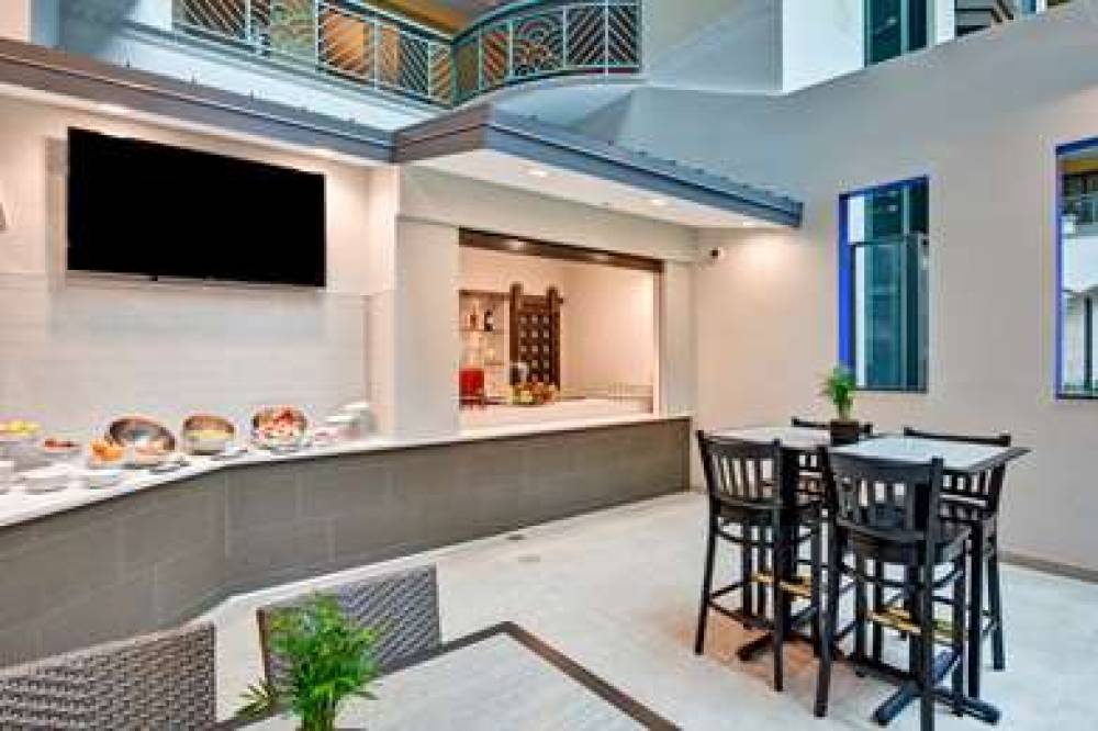 Embassy Suites By Hilton Miami - International Ai 7