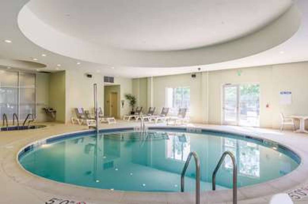 Embassy Suites By Hilton Newark Airport 9