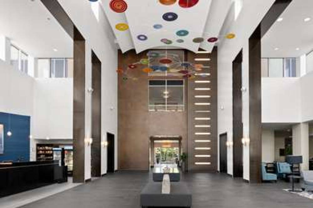 Embassy Suites By Hilton Newark Airport 8