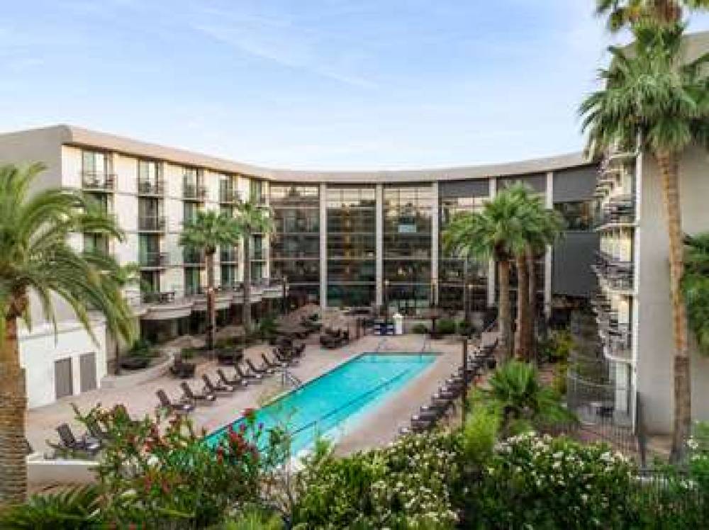 Embassy Suites By Hilton Phoenix-Biltmore 1