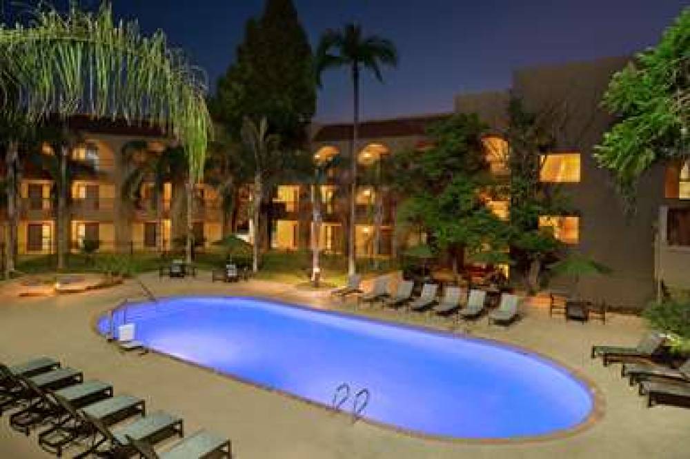 Embassy Suites By Hilton Phoenix - Tempe 10