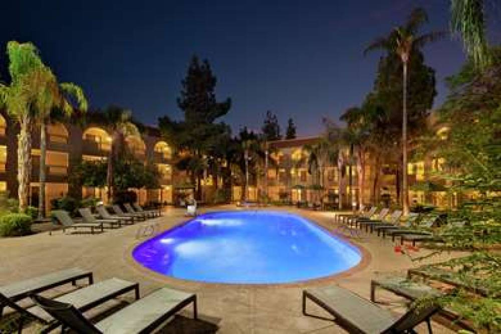Embassy Suites By Hilton Phoenix - Tempe 9