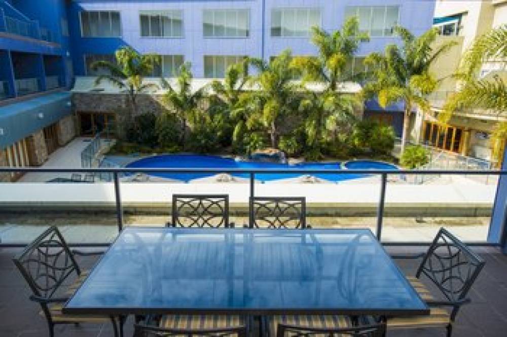 EMERALD HOTEL 9
